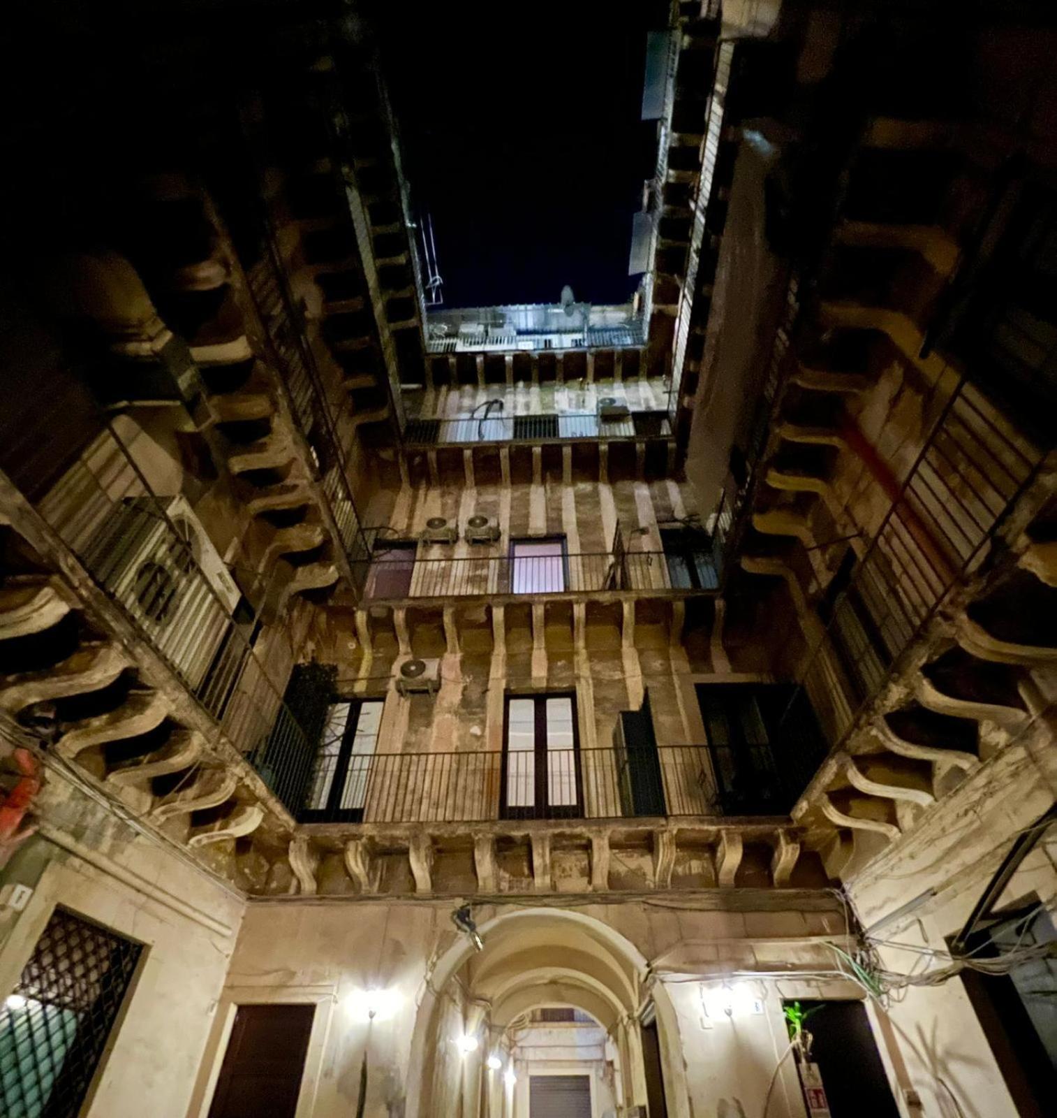 カターニアDuomo Leonardo31 Dimora Di Charmeアパートメント エクステリア 写真